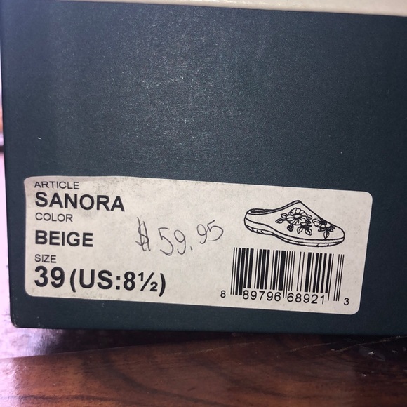 Slippers - Picture 3 of 3